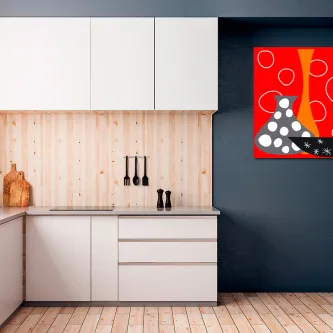 Quadro vermelho com ilustração de utensílios de cozinha pendurado numa cozinha moderna branca