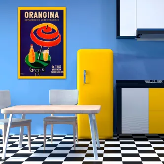Quadro Orangina retro com garrafa e copos, parede azul e frigorífico amarelo