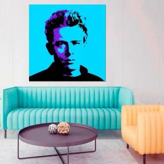 Retrato pop art masculino em tons de azul e roxo pendurado acima de sofá turquesa