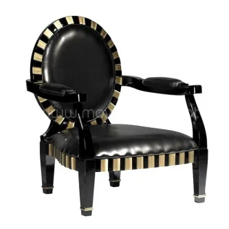 Cadeirão Veneza em couro preto com estrutura lacada e detalhes dourados