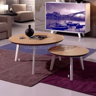 Conjunto de 2 mesas de apoio Amares, tampo em madeira e pés brancos, em sala.