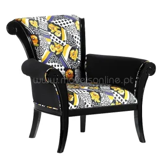 Cadeirão Modena em madeira preta com estofado floral amarelo e padrão preto e branco