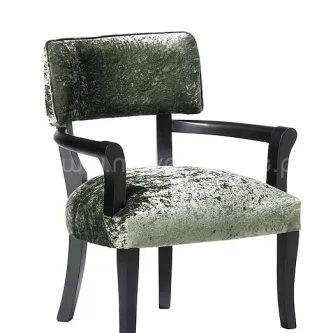 Cadeirão Ferrara verde em veludo com estrutura e braços em madeira preta