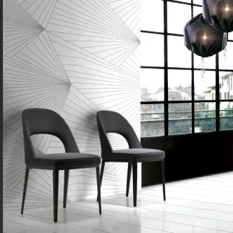 Cadeira Lila cinzenta, par colocado junto a janela de sala moderna