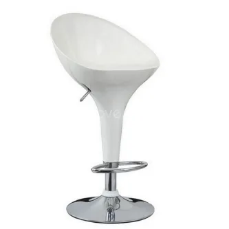 Banco de bar Dandy branco com assento em cone, base e apoio de pés cromados