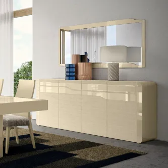 Aparador com espelho Onda em creme brilhante com vasos decorativos sobre tampo