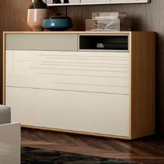Cómoda Lines em madeira com frentes brancas e linhas horizontais decorativas