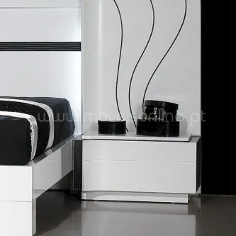 Mesa de cabeceira Artik branca lacada com duas gavetas e tampo espelhado.