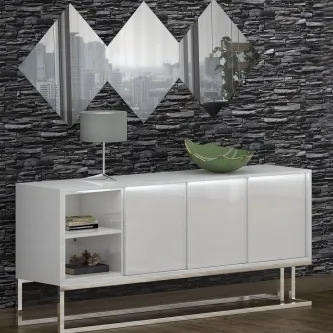 Aparador branco lacado com espelhos geométricos inox, abajur e taça decorativa
