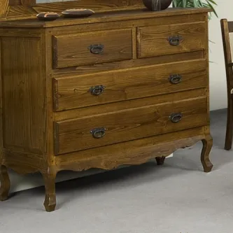 Cómoda D. João em madeira com cinco gavetas e puxadores metálicos.