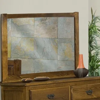 Espelho de pousar D. João retangular com moldura em madeira sobre cómoda, vasos decorativos