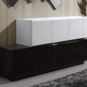 Aparador Liberty branco sobre base preta com portas lisas