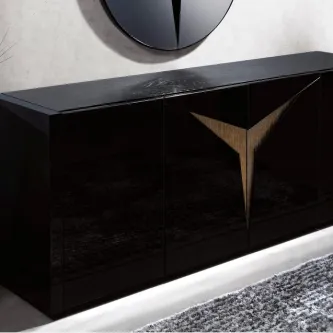 Aparador Star preto com acabamento brilhante e detalhe triangular dourado