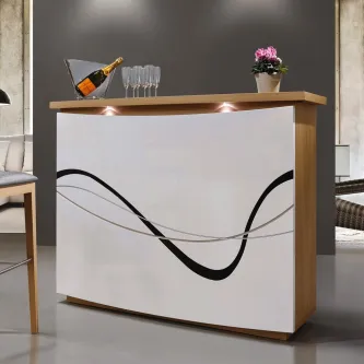 Móvel bar Metropolis em madeira com frente branca ondulada, garrafa, copos e vaso