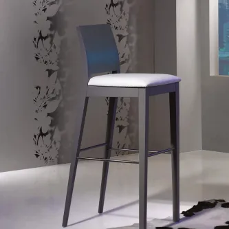 Banco de bar Manhattan com assento branco almofadado e estrutura metálica escura