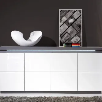 Aparador Equinox branco lacado com escultura branca e quadro abstrato cinzento