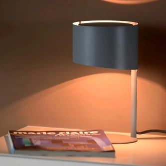 Candeeiro de secretária Knulle cinzento com haste branca a iluminar mesa