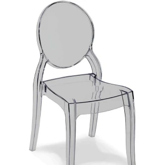 Cadeira Ghost transparente com encosto oval e assento curvo