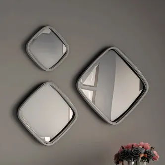 Espelhos Charlotte quadrados com cantos arredondados e moldura cinzenta na parede