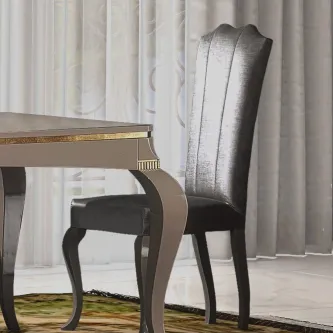 Cadeira Ella II preta estofada com costas altas e pernas curvas