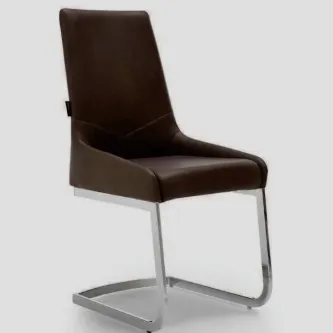 Cadeira estofada castanha com base em aço cromado sem braços