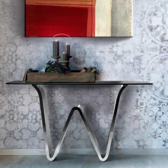 Consola Carrara com tampo fino, pés metálicos em 'W' e bandeja com velas