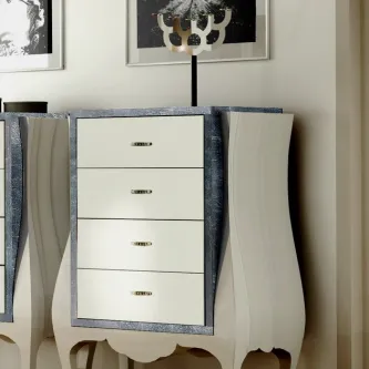 Camiseiro exclusive branco com moldura prateada, quatro gavetas e pés curvos