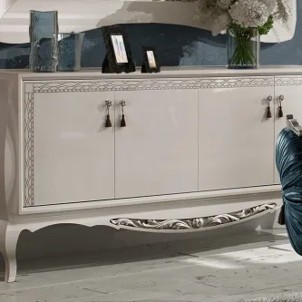 Aparador Nila branco com painéis decorativos, puxadores com tassel e pés curvos