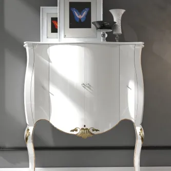 Movel bar khyara branco com pernas curvas e ornamentos dourados