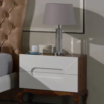 Mesa de cabeceira Kenzo Gold branca com tampo castanho e candeeiro