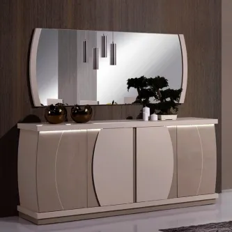 Aparador creme com espelho curvo, acabamento moderno e elementos decorativos