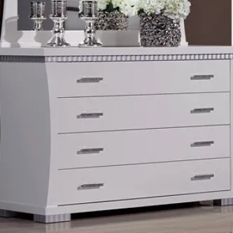 Cómoda Império branca de quatro gavetas com puxadores prateados