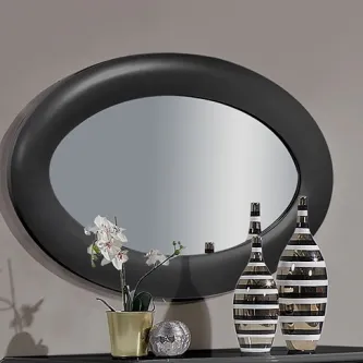 Espelho Maserati oval preto com moldura larga, jarras às riscas e orquídea