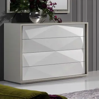 Cómoda Divine branca com quatro gavetas e frentes facetadas