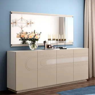 Aparador com espelho Egg New creme, vaso de flores e castiçais dourados