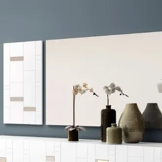 Espelho grande Miroir retangular na parede com jarros e orquídeas sobre móvel