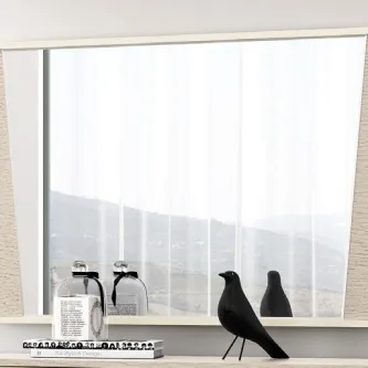 Espelho Valle retangular sobre mesa com dois frascos de vidro e pássaro decorativo preto