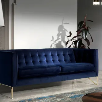 Conforto e design num só lugar. Descubra o sofá 3 lugares Carmona e desfrute de momentos únicos em família.
