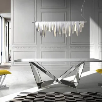 Mesa de vidro com tampo retangular e base geométrica metálica