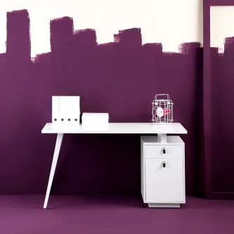 Secretária Rudy branca com tampo retangular, gaveta lateral e pastas brancas