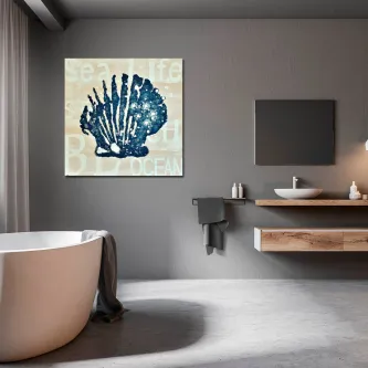 Quadro concha com ilustração de concha azul sobre fundo neutro numa casa de banho