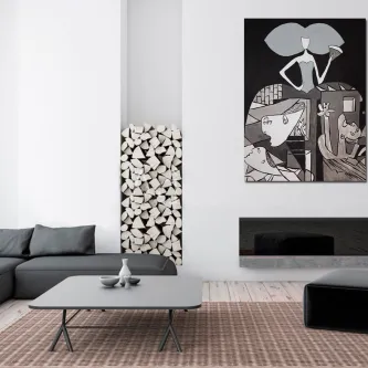 Quadro da menina Picasso, figura monocromática numa sala moderna