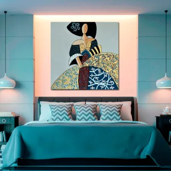 Figura feminina estilizada em vestido azul, quadro sobre cabeceira de cama moderna