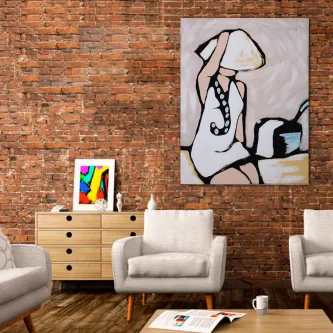 Quadro oriental de figura com vestido branco pendurado numa parede de tijolo