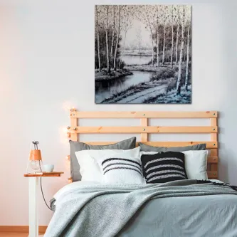 Pintura de paisagem melancólica sobre cama, árvores e rio em tons cinzentos