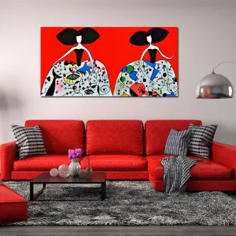 Duas meninas estilizadas a pintar em painel colorido sobre fundo vermelho