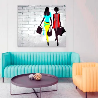 Duas jovens a caminhar com sacos de compras, ilustração colorida sobre parede de tijolo