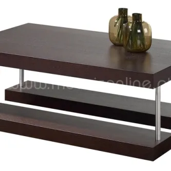 Mesa de centro escura com duas prateleiras e vasos de vidro verdes