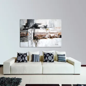 Pintura de arte abstrata em tons neutros pendurada acima de sofá branco