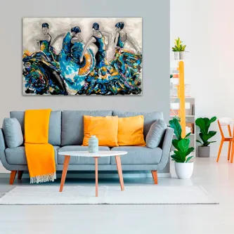 Pinturas flamencas — quadro de bailarinas coloridas acima de sofá cinzento com almofadas amarelas